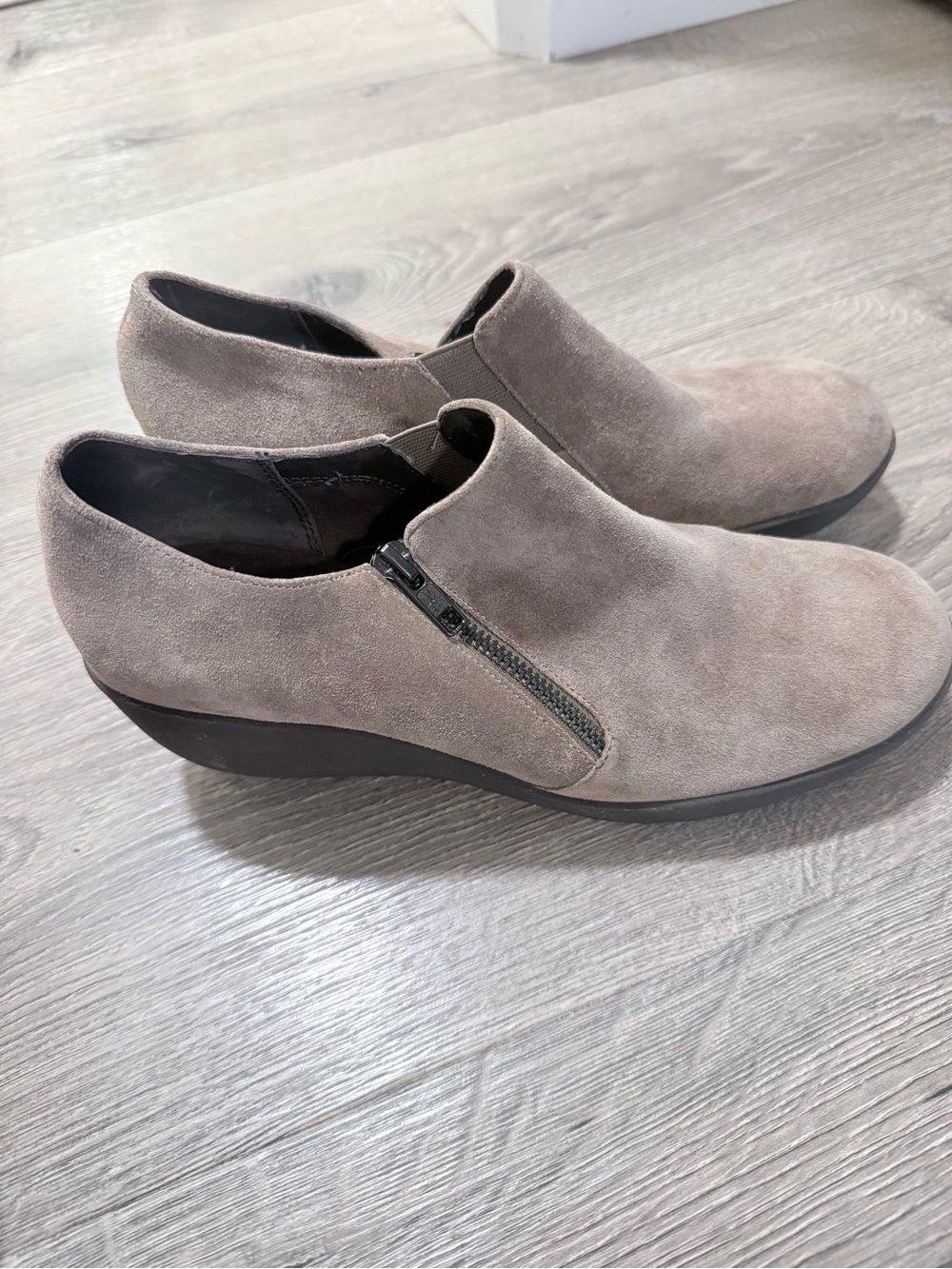 Aerosoles Women's Taupe Suede Wedge Zip Casual Shoes